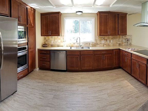 LARGE OPEN KITCHEN