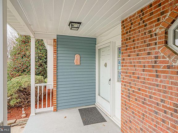 4th image of 4 Knollwood Dr