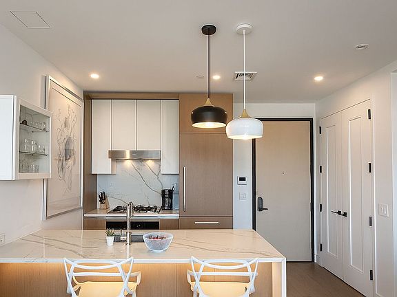 4th image of 2243 Jackson Ave #8D
