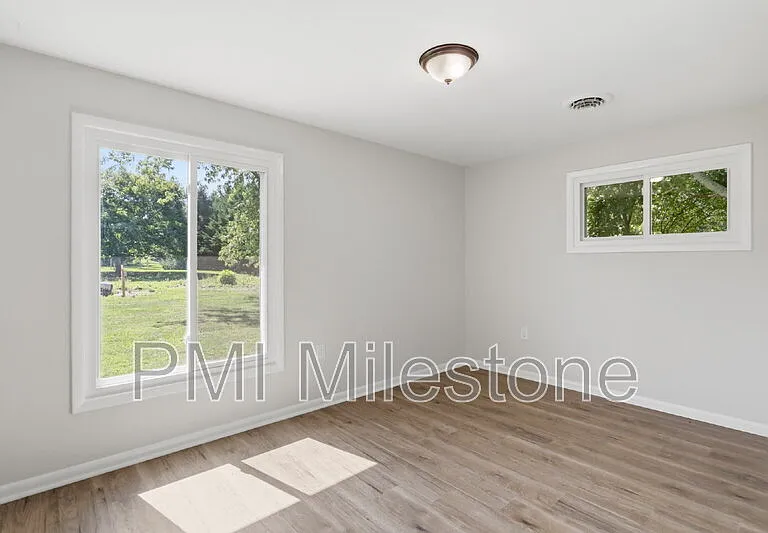 13242 Greensburg Rd — Photo 20