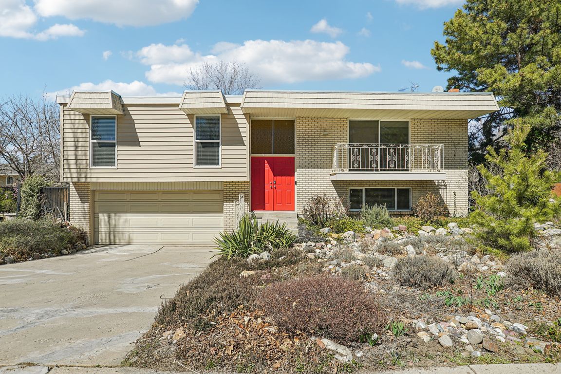 S Sunhill Cir-S2003-001.jpg