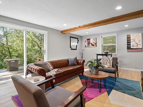 5th image of 15 Churchill Dr #F/s