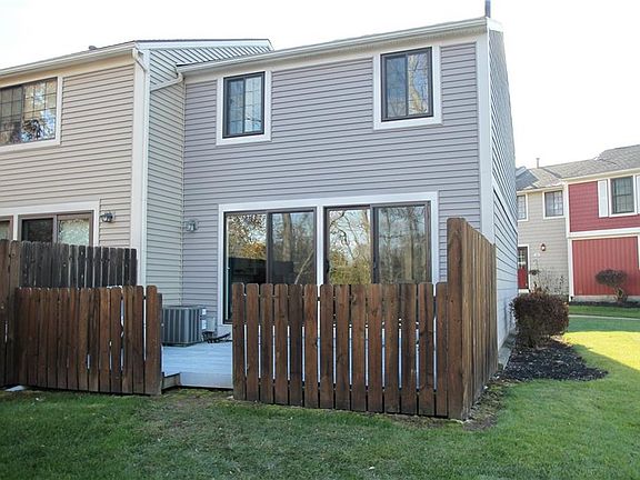 3rd image of 70 Village Trl