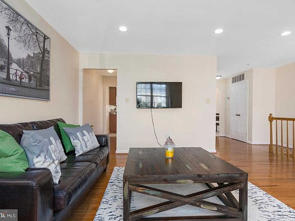 3rd image of 3305 Seaport Way