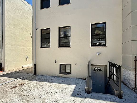 3rd image of 8322 10th Ave