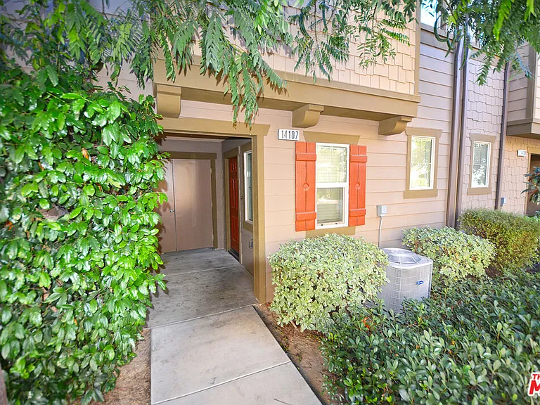 14107 W Birch Ln — Photo 2