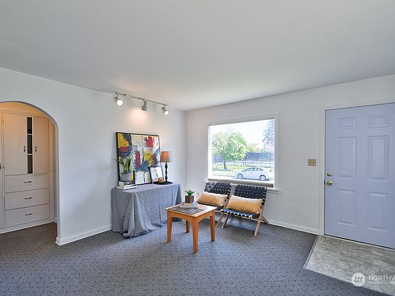 4th image of 227 Thomas Street NW