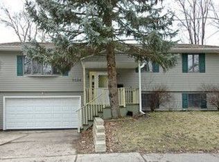 7024 Lowell Dr, Carpentersville, IL 60110