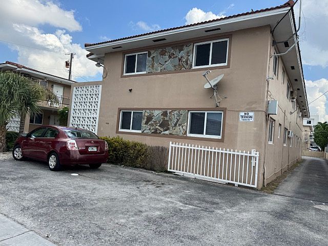 2nd image of 1643 NW 1st St #6