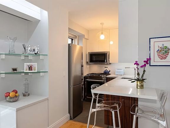 3rd image of 80 Central Park W APT 15G