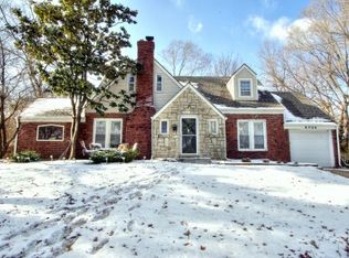 8706 Sleepy Hollow Rd, Kansas City, MO 64114