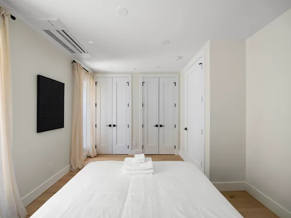 389 Manhattan Avenue image 25 of 38