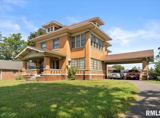 216 W Poplar St, Harrisburg, IL 62946