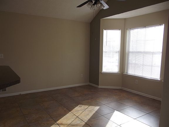 5th image of 212 Bay Cove Ct