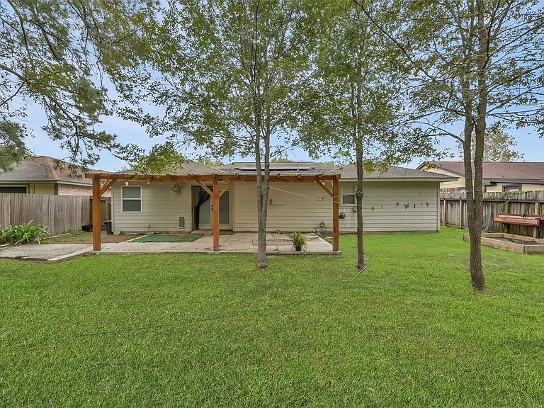 16858 Gleneagle Dr N — Photo 29