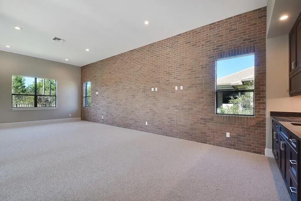 4 bed, 4670 sqft, $35,000 — Photo 3