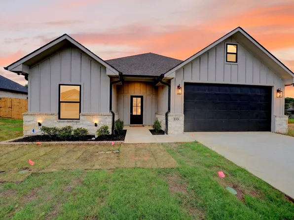 213 Central Park Ct, Athens, TX 75751