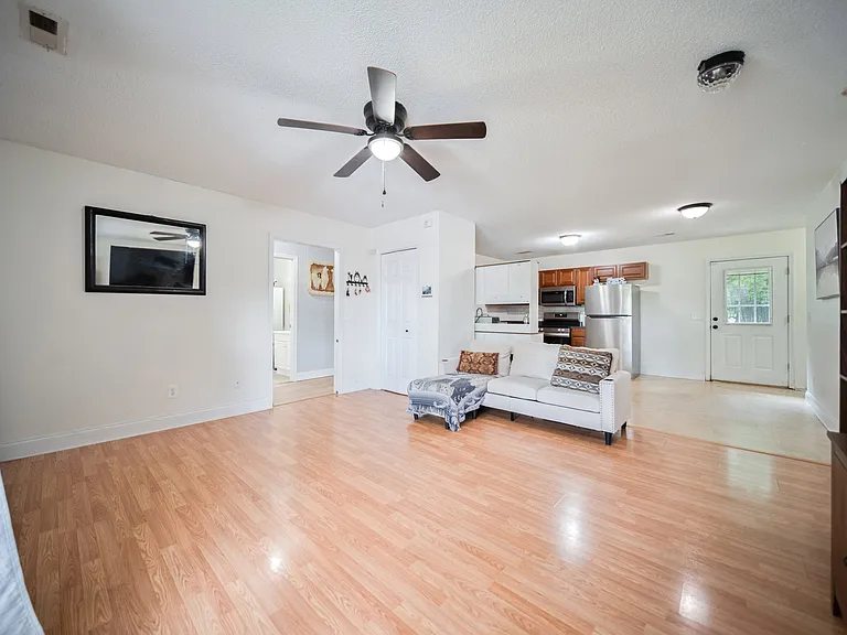 817 Church St — Photo 3