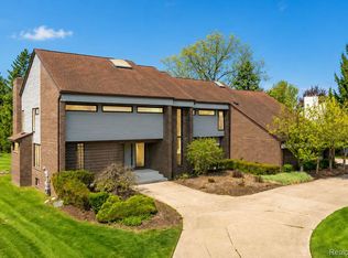3830 Columbia Dr, Bloomfield Hills, MI 48302