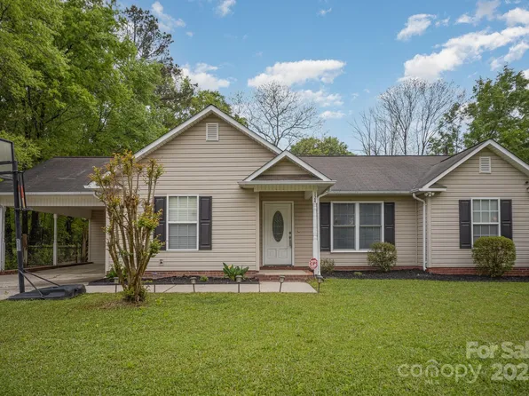 124 Woodside Ln, Lancaster, SC 29720