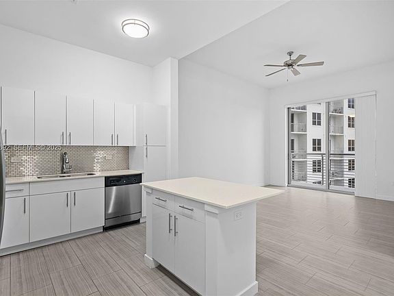 5th image of 1776 Polk St #1103