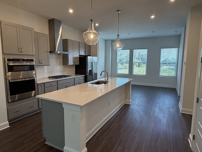 2704 Kempthorne Rd — Photo 2