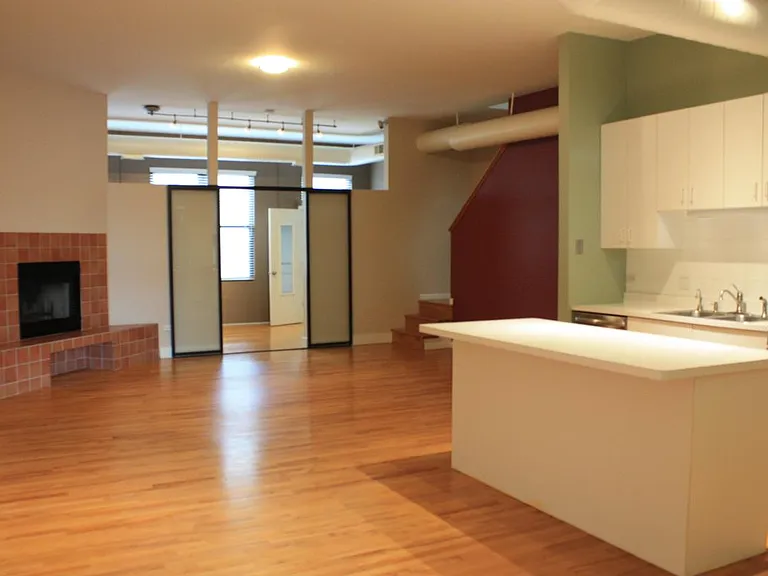 400 N Racine Ave #220 — Photo 1