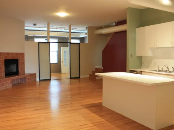 400 N Racine Ave APT 220, Chicago, IL 60642