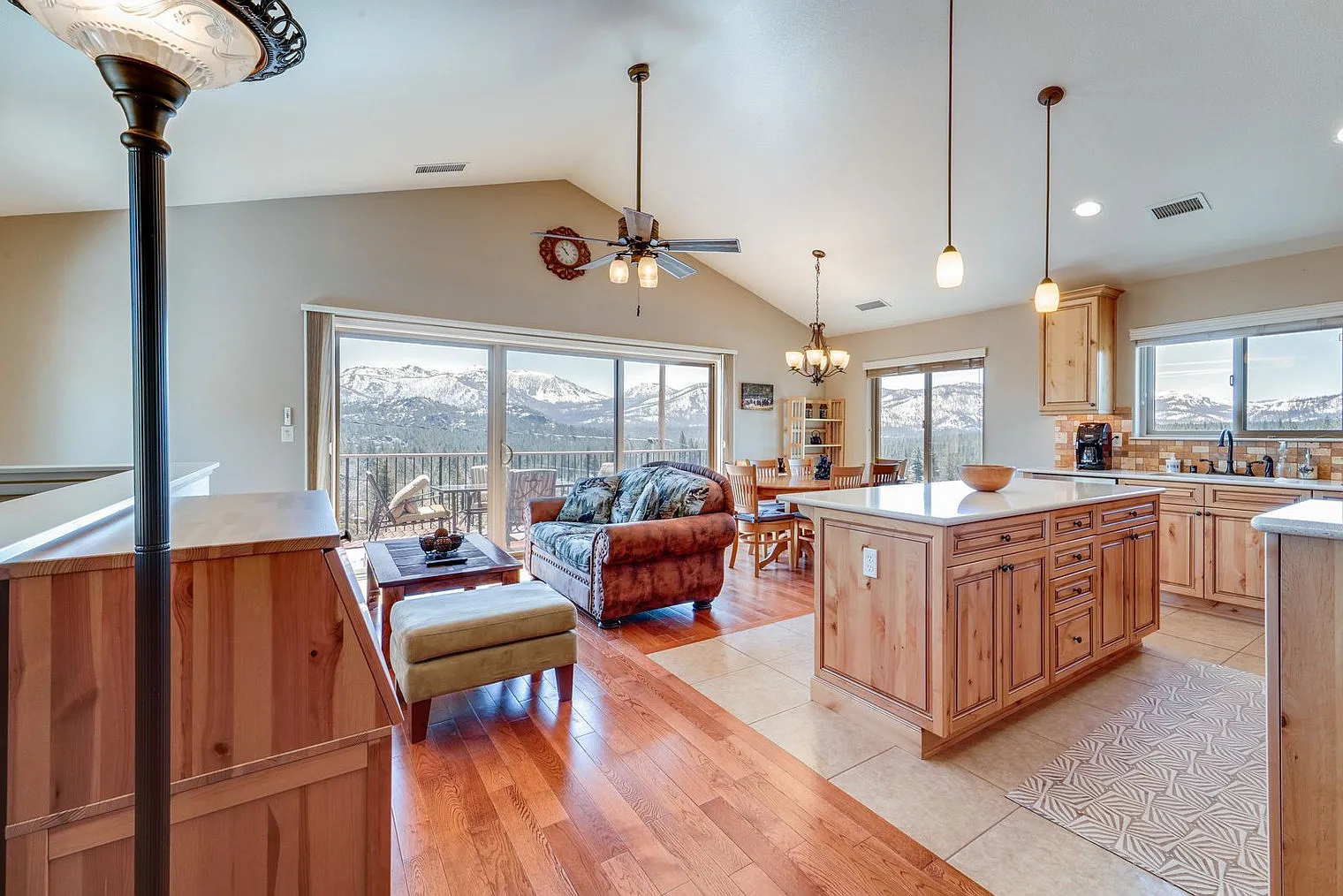 2 bed, 2.0 bath, 1668 sqft, $4,419 — Photo 4