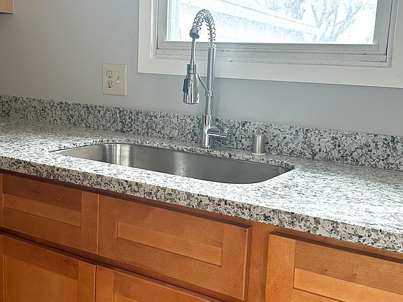 3rd image of 2544 Sue Ave