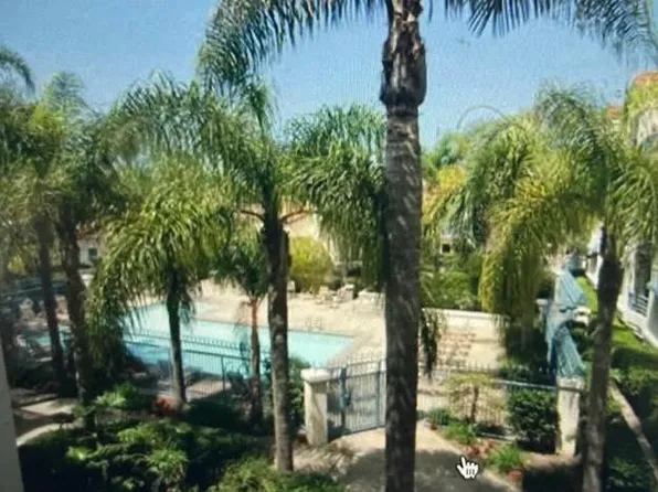 415 Townsquare Ln, Huntington Beach, CA