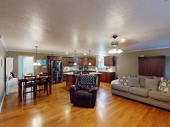 2nd image of 193 Williams Ln