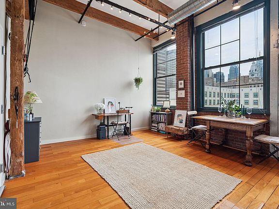 3rd image of 1010 Arch St Unit 806