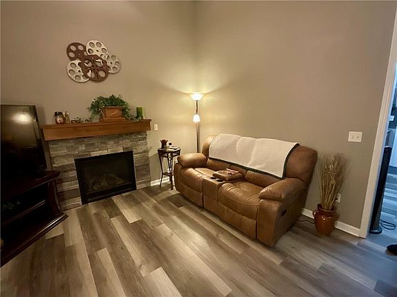 4th image of 3622 NE 85th St