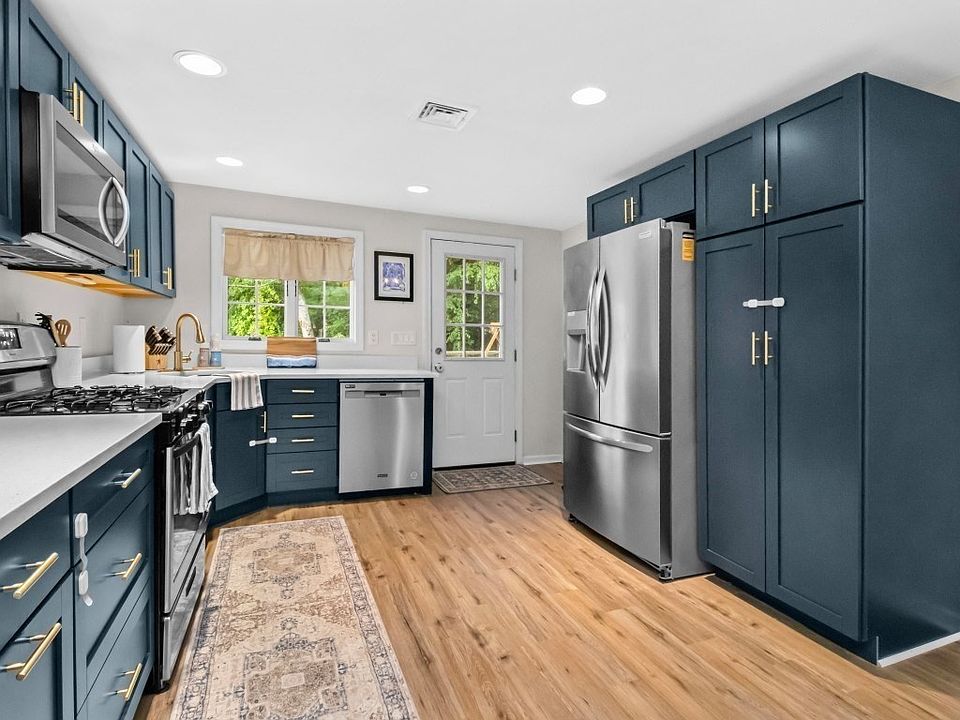 1st image of 21 Shepard Ave