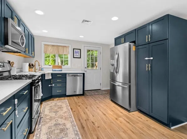 21 Shepard Ave, Pembroke, MA 02359