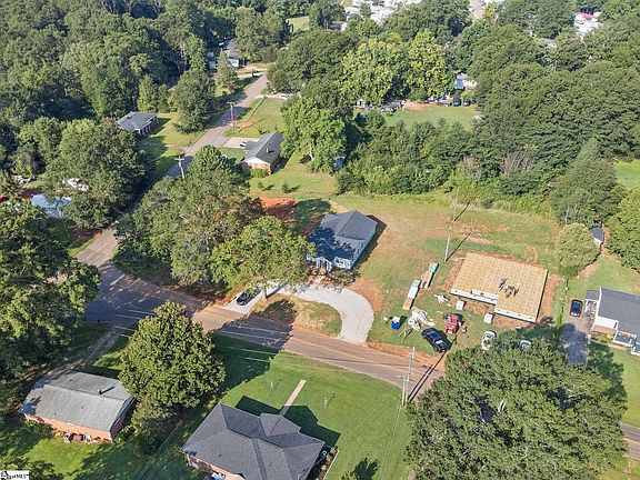 3rd image of 202 Sulphur Springs Dr