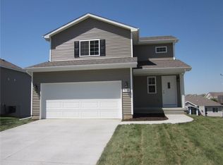 6904 Three Lakes Pkwy, Des Moines, IA 50320