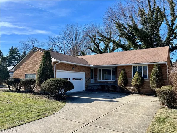 1764 E 228th St, Euclid, OH 44117