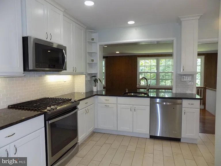 138 S Abingdon St — Photo 8
