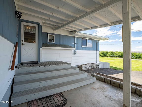 1124 Meadowbrook Rd Yakima WA 98903-21>