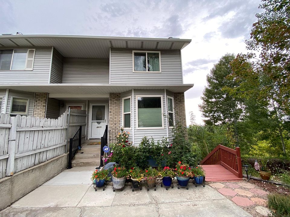 Driveway/Front View