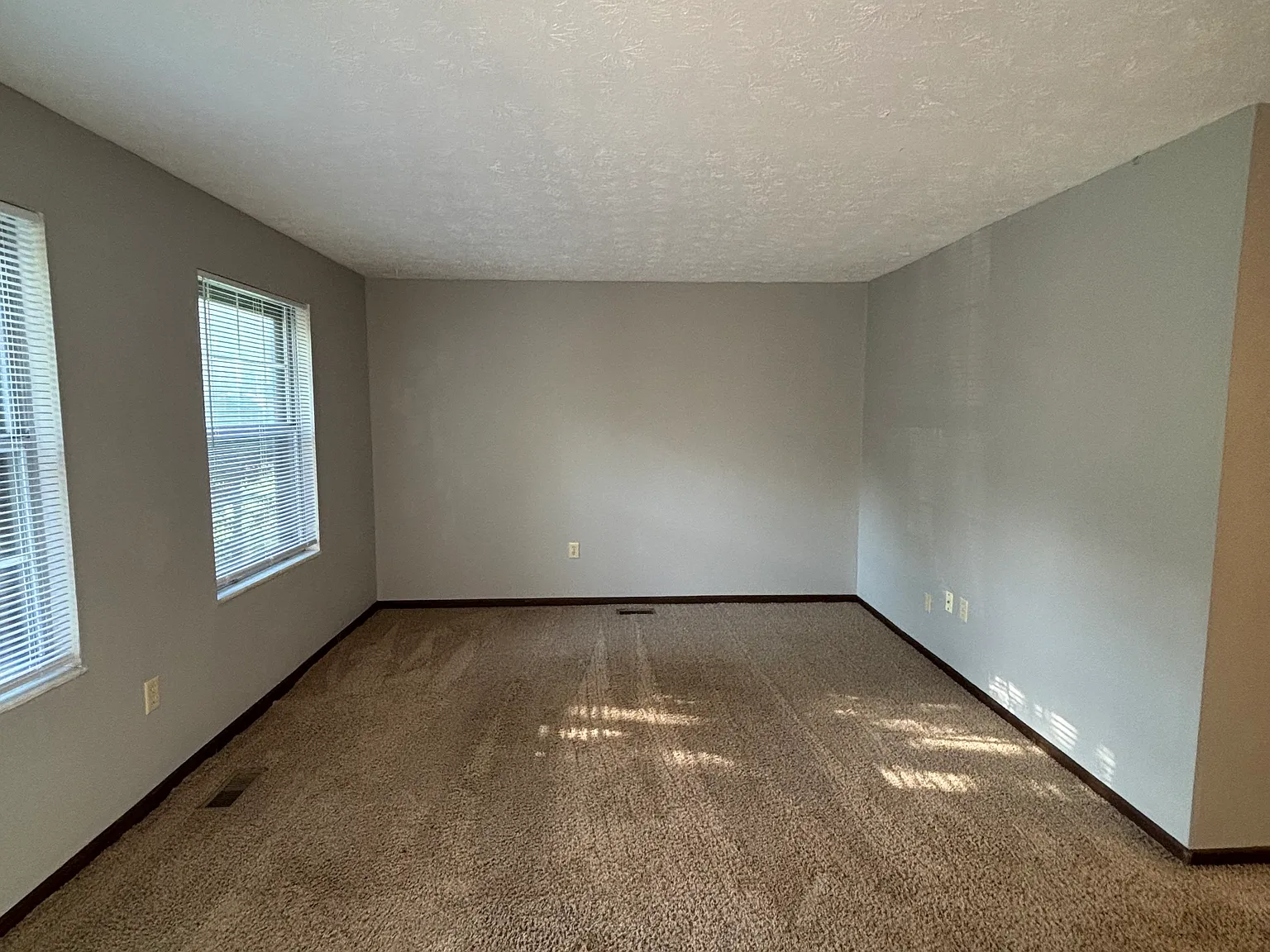 3 bed, 1.5 bath, 1150 sqft, $1,400 — Photo 2