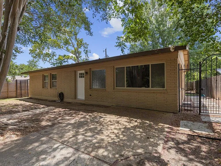 7604 Robalo Rd — Photo 1