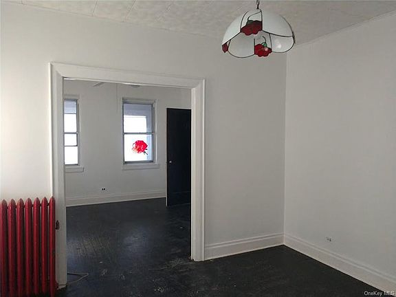 5th image of 2528 Radcliff Ave