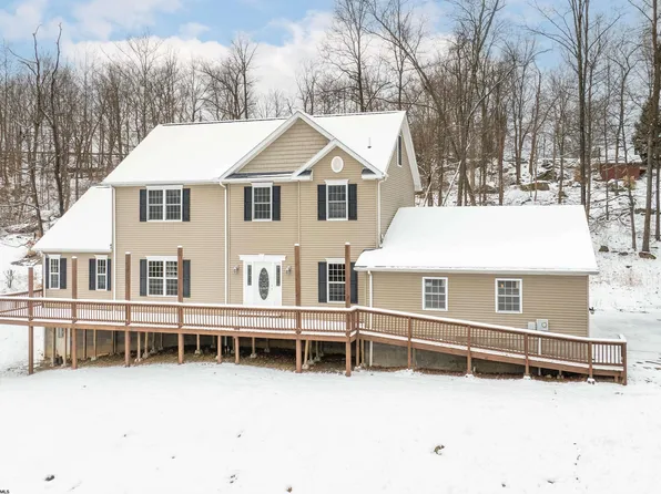 11 Chickadee Ln, Morgantown, WV 26508