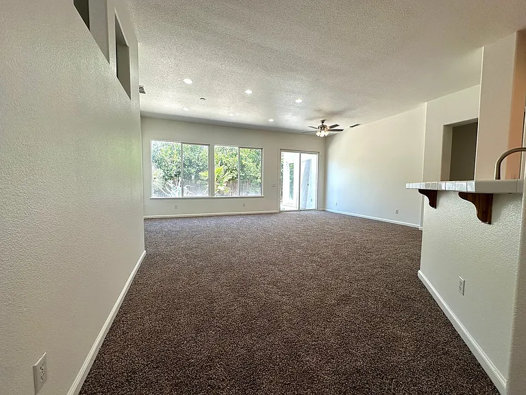 3545 Laguna Ct — Photo 5