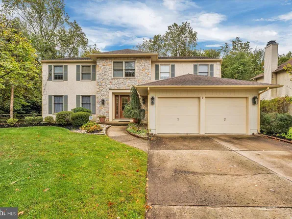 9 Michaelson Dr, Mount Laurel, NJ 08054