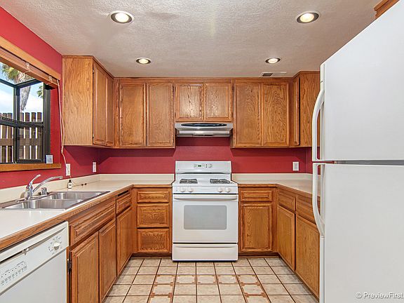 4th image of 4018 Iowa St