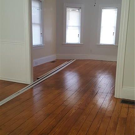 5th image of 124 Salina St